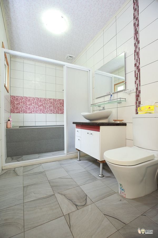 二樓：四人套房 - 房型照片